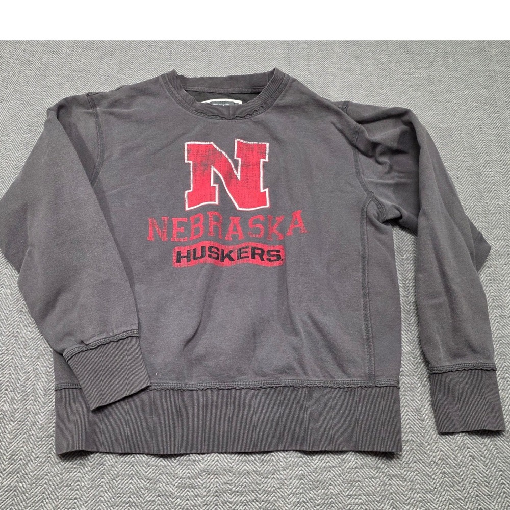 Colosseum Athletics Nebraska Huskers‎ Sweatshirt Mens Large Grey Distressed Crew